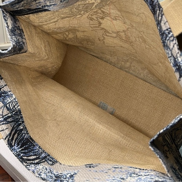 Dior Beauty Limited Edition Around the World Book Tote Bag NEW never used - Picture 5 of 5